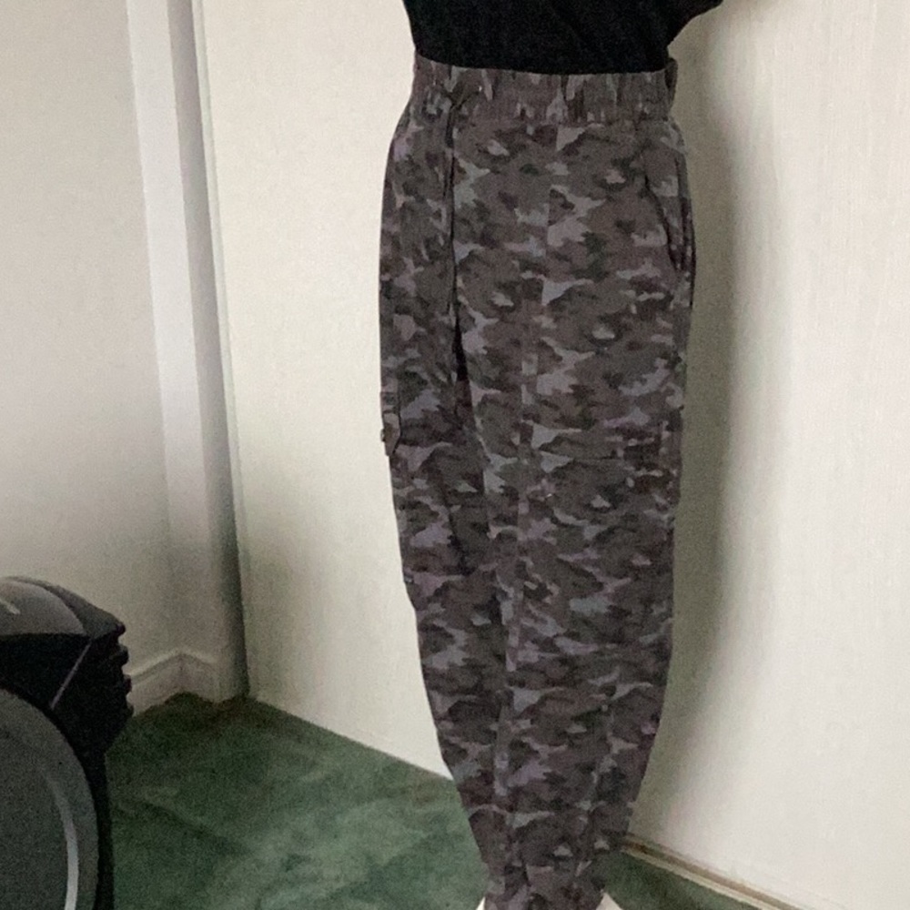 Banana Republic Camo cargos